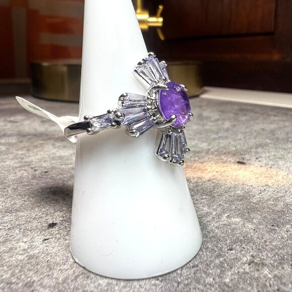 Ring Bomb Party Ring, NWOT, size 8 , purple gemstone on silver color band - Picture 3 of 7